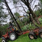 valmet med kran och vagn 