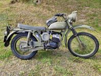 Veteranmotorcykel militär med skidor - Husqvarna 256 A 