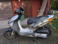 Honda X8R-S Klass 2 moped.