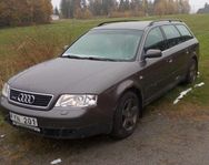 Audi A6 Avant 2.4 V6 quattro 