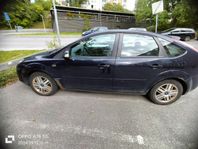 Ford Focus Ghia 5-dörrars 1.8 Flexifuel 