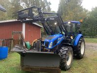 New Holland traktor med vikbar snöplog