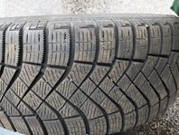 Vinterdäck Pirelli 225/55 R 17 101 XL säljes