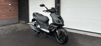 Peugeot Speedfight 4 Mad Black 2024 ENDAST 50 MIL (Nyskick) 