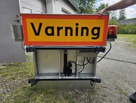 ACMP Fällbar varningsskylt för takmontering på bil.