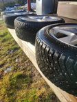 Nokian hakka 8 225/55R17 på fälg i befintligt skick 