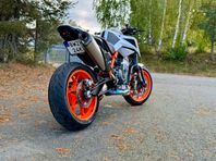 KTM 890 Duke R