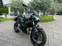 Nästan ny Kawasaki Z650 -bara 80 mil