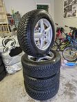 M&S däck med aluminium fälgar 235/65R17.