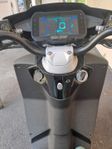 piaggio one plus elvespa med lastbox. 