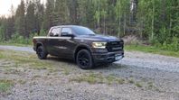 DODGE RAM 1500 V8 5,7 HEMI / CREW CAB /MOMSBIL