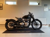 Triumph Bonneville Bobber Vance & Hines 