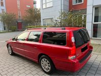 Volvo V70  2,4 NYBESIKTIGAD skattad AUTOMAT kanon skick 