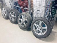 Yokohama dubbade vinterdäck 185/65 R15.