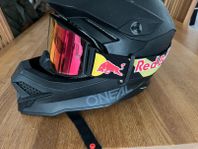 Oneal Crosshjälm inkl Red Bull mx strive Googgles