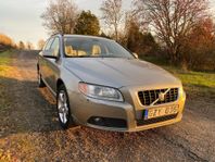 Volvo V70 2.0 F Momentum TAKLUCKA HALVSKINN DRAGKROK NYBESS