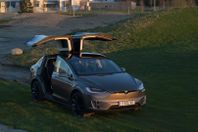 Tesla Model X 90D