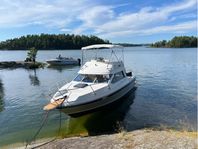 Intressekoll unik Bayliner 2556 med utombordare