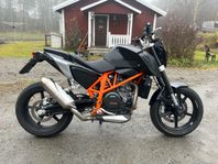 Ktm 690 Duke i fint skick.