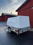 Bromsat släp med kåpa 990kg