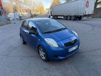 Toyota Yaris 5-dörrar bränslesnål/nybess