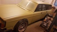 Volvo 245 från 1975 reggad med BMW M50B25 besiktningsbefriad