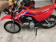 Honda CRF 110f nyskick med extra däck 