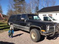 Chevrolet Suburban. 6.2 Diesel. C-reg.