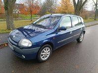 Renault Clio II 1.4 - Nybesiktad, nyservad, låga mil osv.