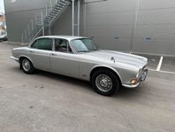 Jaguar XJ 12 5.3 L Silver met 282hk skinn pris 33.000kr fynd