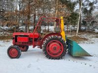 Traktor med vinsch/ skogskran, baklyft mm.