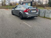 Volvo S60 T3 Momentum, R-Design 