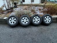 Nokian hakkapelitta 2 suv. 245/70R16 111R XL med fälg.