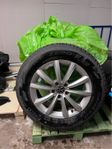 Volkswagen fälgar 215/65/R17 Pirelli friktionsdäck