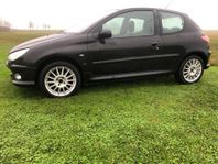 Peugeot 206 3-dörrar 2.0 GTi för den händige  LÄS ANNONS!