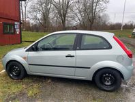 Ford Fiesta 3-dörrar 1.4 - Lågmilare - Rep.objekt