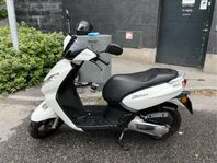 Peugeot Kisbee Moped 2021 - som ny, 84 mil!