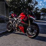 Ducati Streetfighter V4s speciale