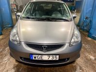 Honda Jazz 1.3 ny bes ny servad ny skatt 