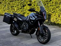 KTM 1290 Super Adventure S. Sidoväskor + Garmin GPS