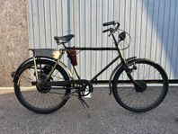 Militär cykel med påhängs motor Victoria 