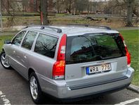 Volvo V70 2.5T AWD Kinetic nyskattad