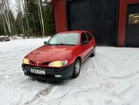 Renault Mégane 1.6 //lågmilare//