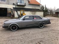 Volvo 242 V8