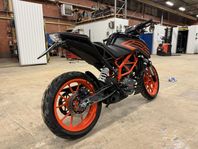 KTM Duke 125 / Endast 860 mil 