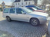 Volvo V70 2.5 - Nybesiktigad