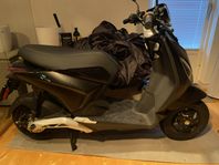 El moped PIAGGIO 1 + long range 