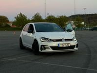 Volkswagen Golf GTI Performance | Cockpit | Avgassystem