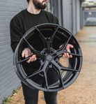 Vossen HF-5 matt black 22" med Pirelli scorpion vinter däck