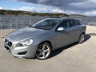 Volvo V60 D6 Plug-in Hybrid AWD Geartronic Summum *Låga mil!